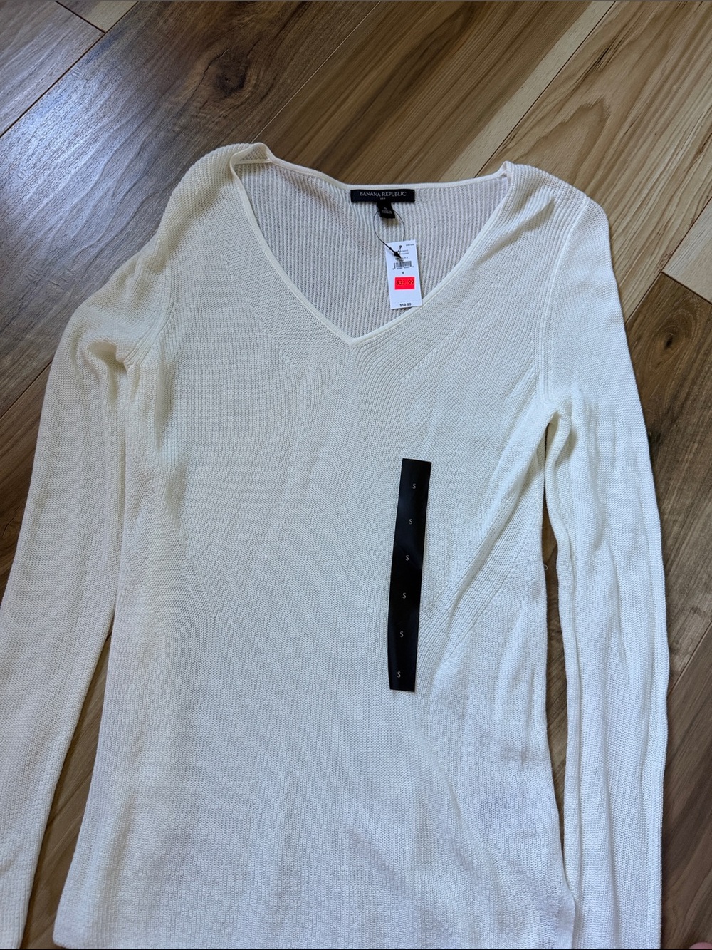 Banana Republic Ivory V-Neck Long Sleeve Sweater